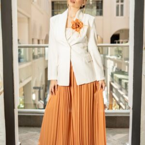 White Blazer & Mustard Pleated Pants Set A perfect blend of power and femininity. This sophisticated two-piece look features: Tailored white blazer with a clean, structured silhouette with a statement floral brooch for a soft, couture touch.Deep V neckline for a modern, flattering look paired with a flowy mustard pleated pants with beautiful movement and effortless grace. Full-length design that elongates the figure and adds instant elegance Chic, refined and undeniably feminine. Ideal for special occasions, brunches, meetings, or any moment you want to make a polished statement.